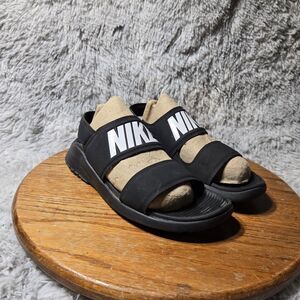 Nike Tanjun Women Size 7 Shoe Black White Ankle Strap Open Toe Sandals 882694-00